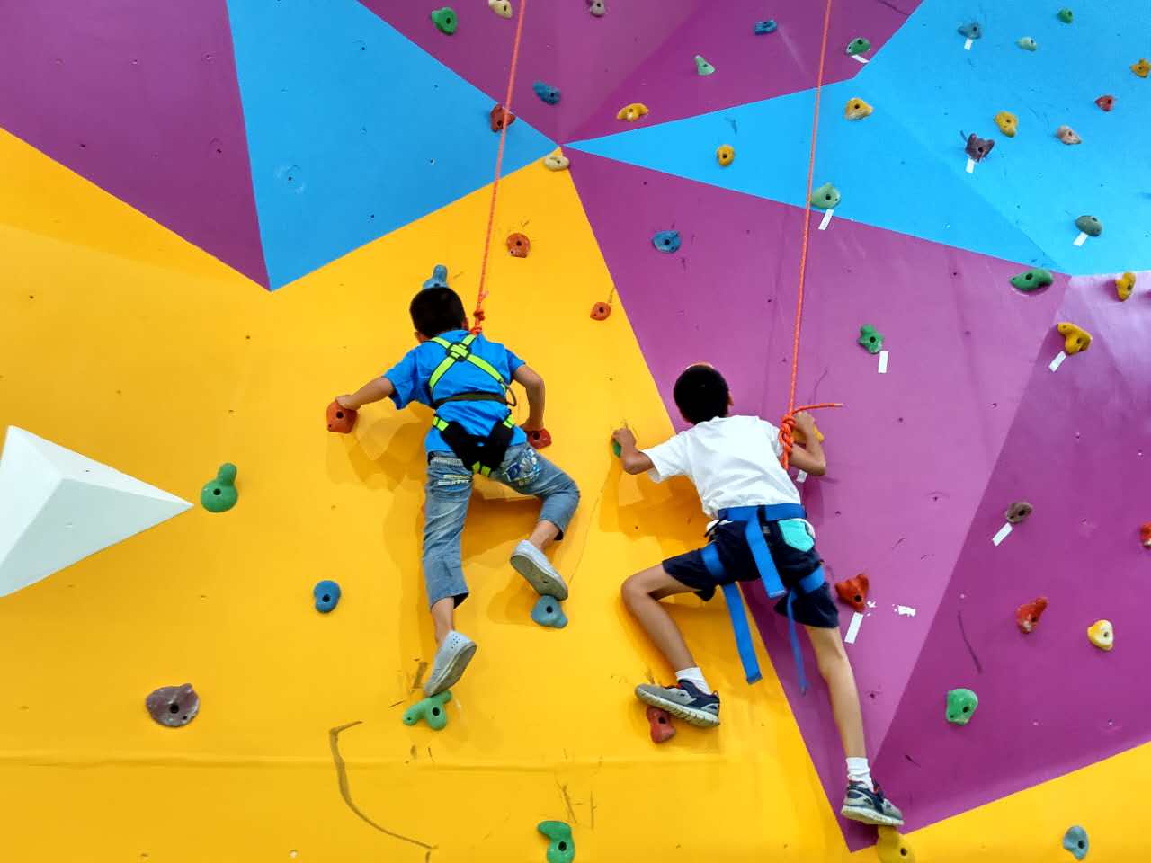 【儿童攀岩免费玩】让孩子更加坚毅,更加自信,更加勇敢!